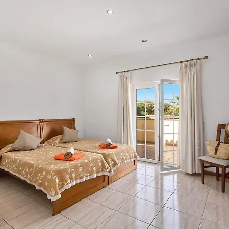 别墅 Carvalho By *